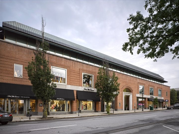 Saks Fifth Avenue 商店，康涅狄格州