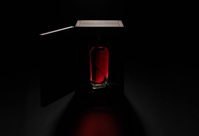 Sandeman Veil / 非常老的黄褐色波尔图 by VOLTA Brand Shaping Studio Sandeman Veil / 非常老的黄褐色波尔图 by VOLTA Brand Shaping Studio