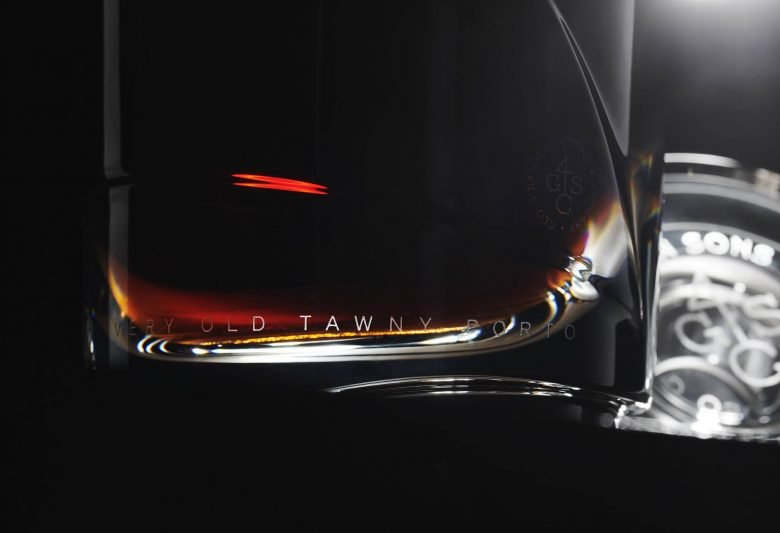 Sandeman Veil / 非常老的黄褐色波尔图 by VOLTA Brand Shaping Studio Sandeman Veil / 非常老的黄褐色波尔图 by VOLTA Brand Shaping Studio