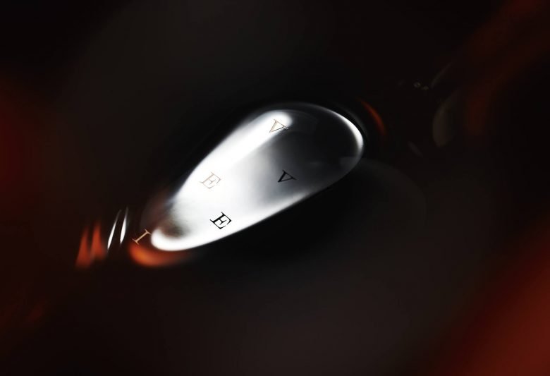 Sandeman Veil / 非常老的黄褐色波尔图 by VOLTA Brand Shaping Studio Sandeman Veil / 非常老的黄褐色波尔图 by VOLTA Brand Shaping Studio