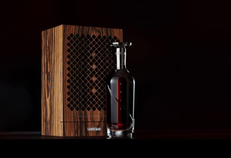 Sandeman Veil / 非常老的黄褐色波尔图 by VOLTA Brand Shaping Studio Sandeman Veil / 非常老的黄褐色波尔图 by VOLTA Brand Shaping Studio