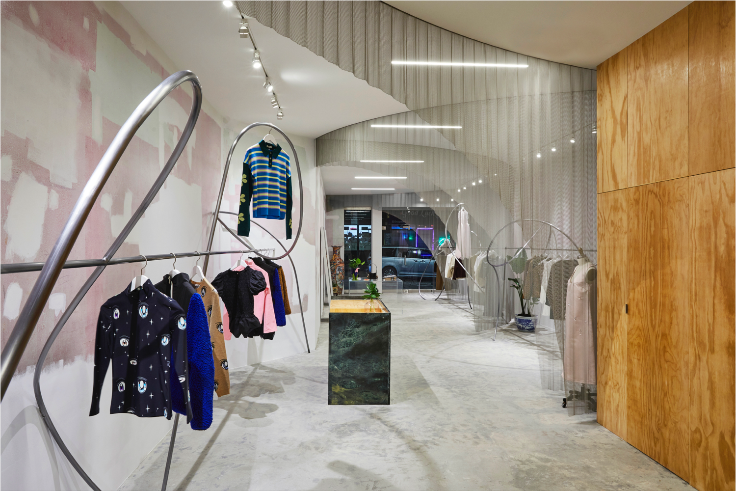 梁珊迪旗舰店由 Almost Studio 设计