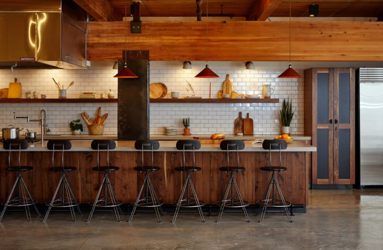 Islyn Studio 的锯木厂市场