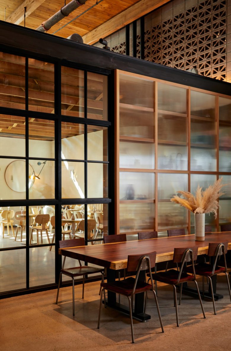 Islyn Studio 的锯木厂市场