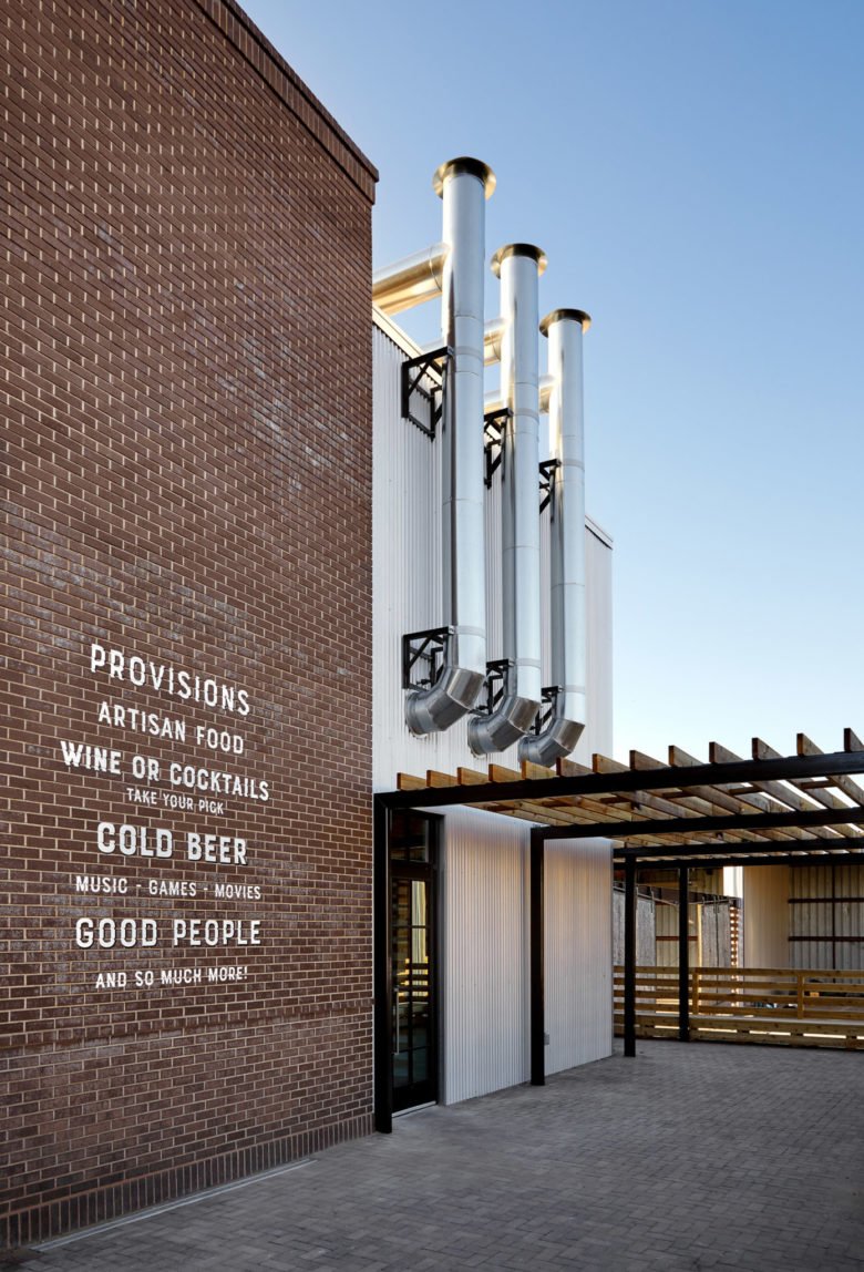 Islyn Studio 的锯木厂市场