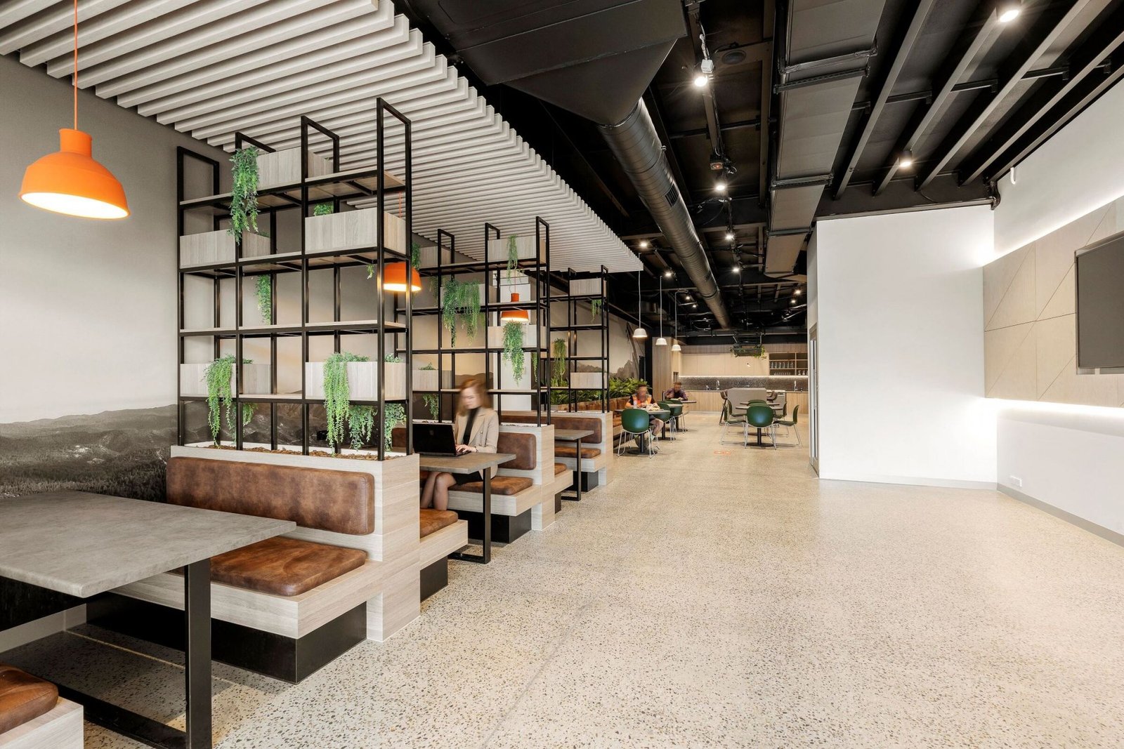 Sayfa 集团由 Zircon Interiors 设计