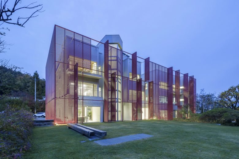 BCHO Partners 设计的屏风双屋 BCHO Partners 设计的屏风双屋