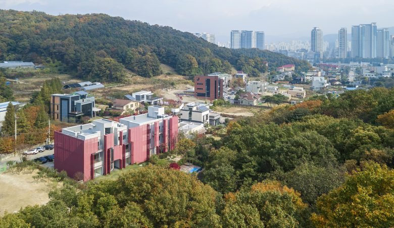 BCHO Partners 设计的屏风双屋 BCHO Partners 设计的屏风双屋