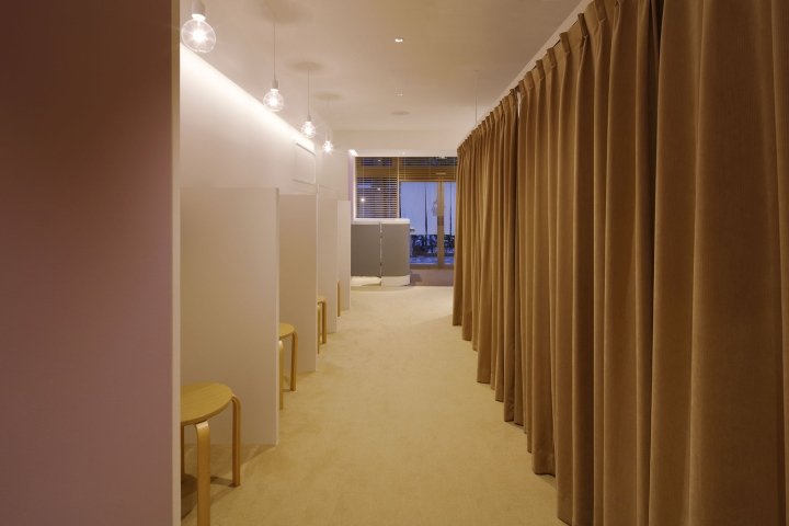 Sengoku Unagi Seikotsuin by Makiko Yamaguchi / HEADSTARTS, Tokyo – Japan