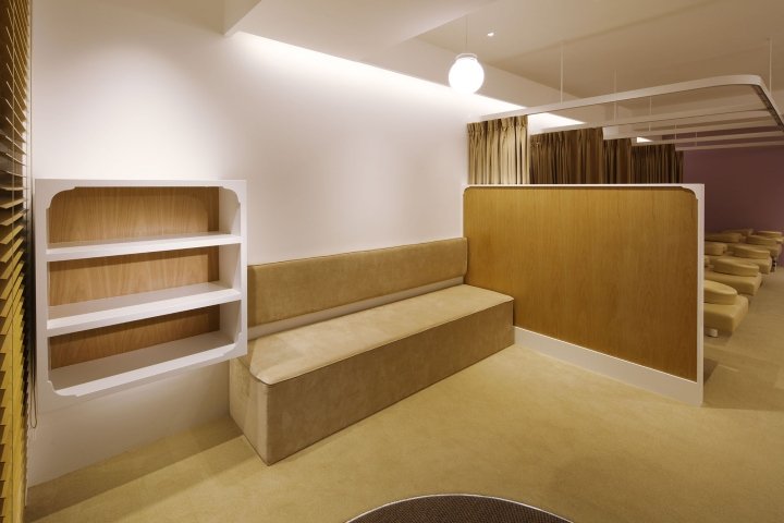 Sengoku Unagi Seikotsuin by Makiko Yamaguchi / HEADSTARTS, Tokyo – Japan