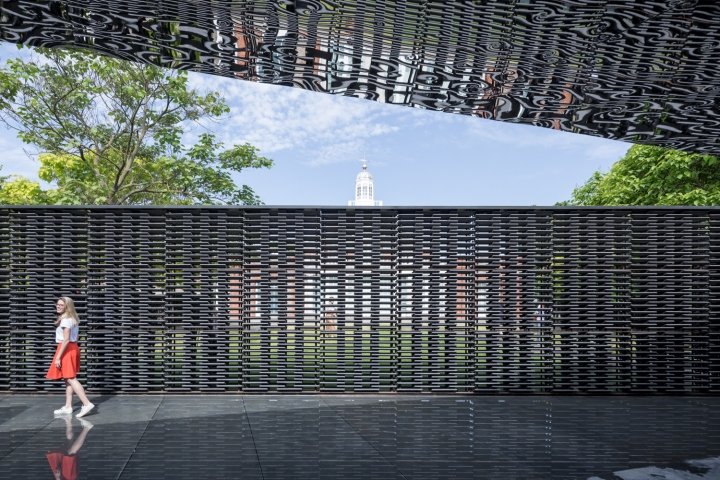 蛇形画廊展馆，弗里达·埃斯科贝多 (Frida Escobedo)，英国伦敦