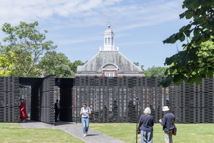 蛇形画廊展馆，弗里达·埃斯科贝多 (Frida Escobedo)，英国伦敦