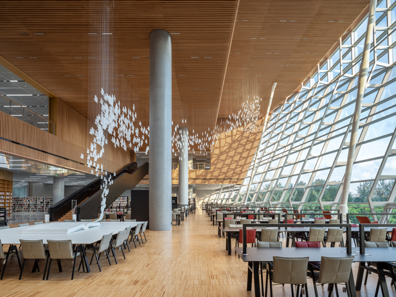 上海图书馆东馆 by SHL