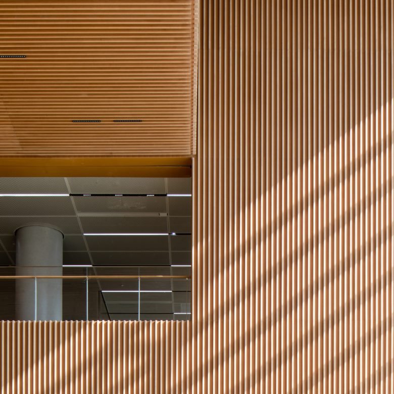 上海图书馆东馆 by SHL