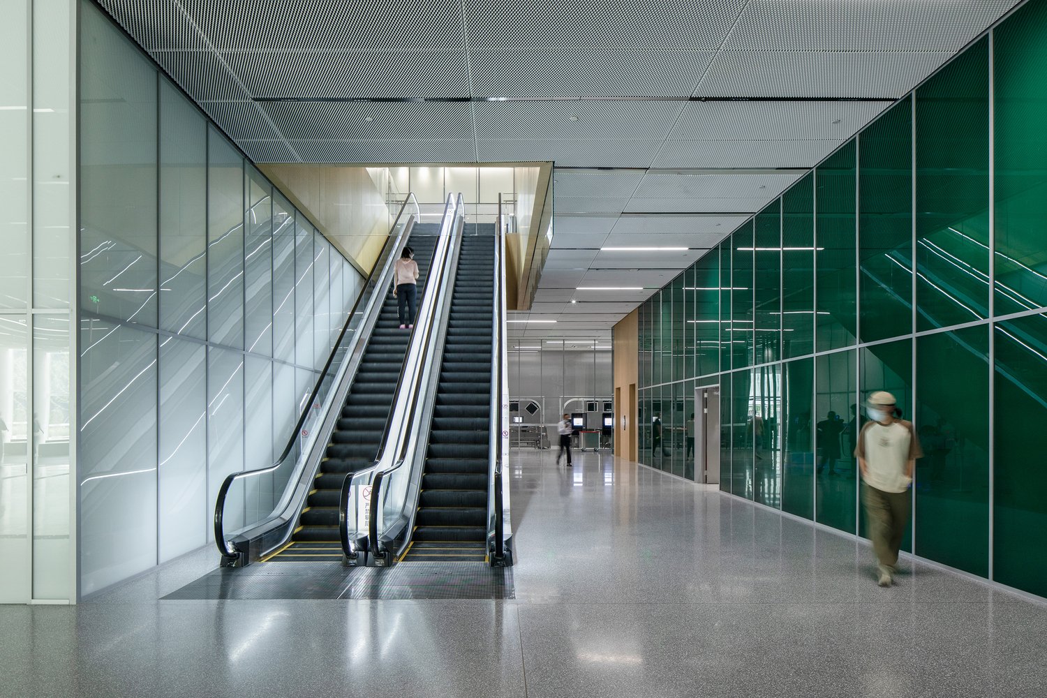 上海图书馆东馆 by SHL