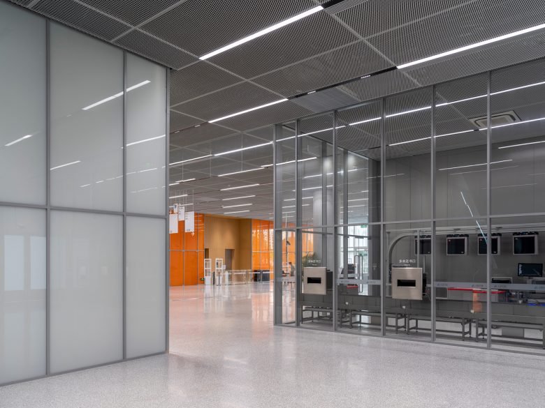 上海图书馆东馆 by SHL