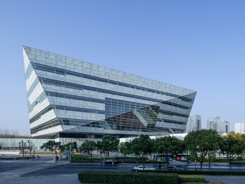 上海图书馆东馆 by SHL