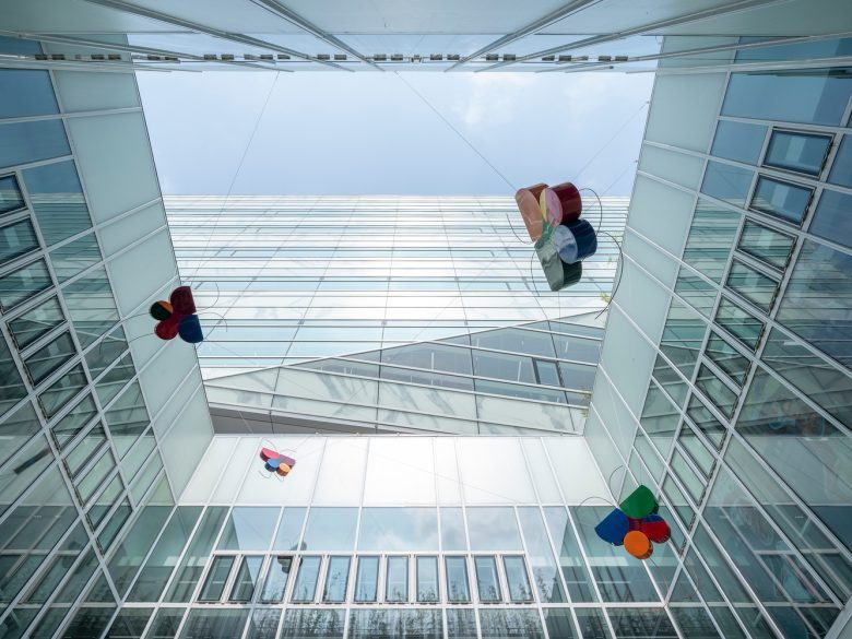 上海图书馆东馆 by SHL