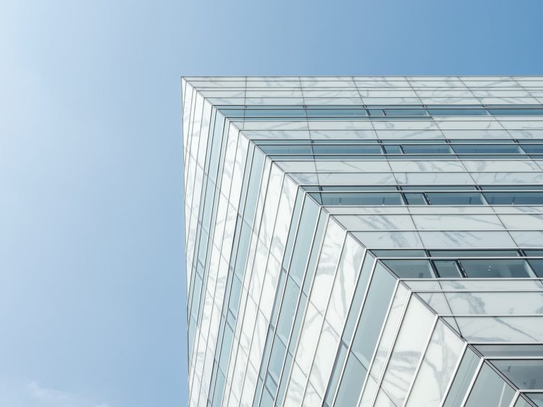 上海图书馆东馆 by SHL