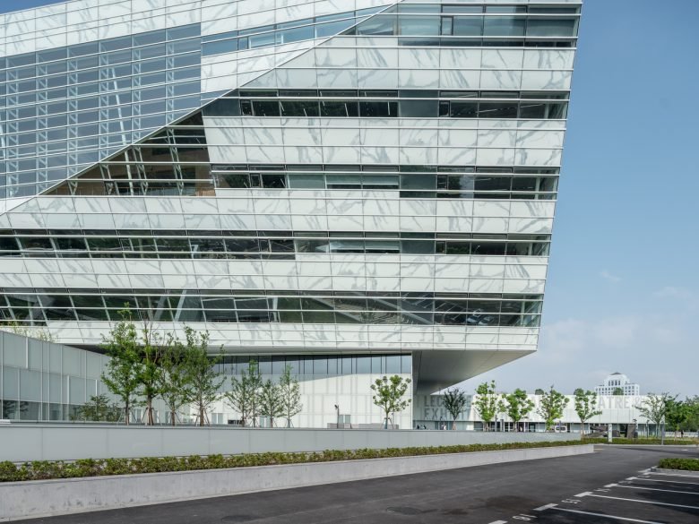 上海图书馆东馆 by SHL