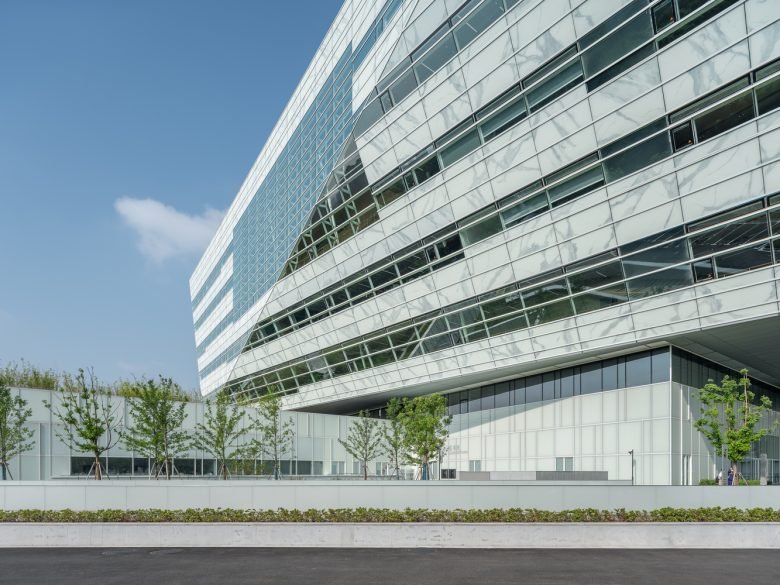 上海图书馆东馆 by SHL