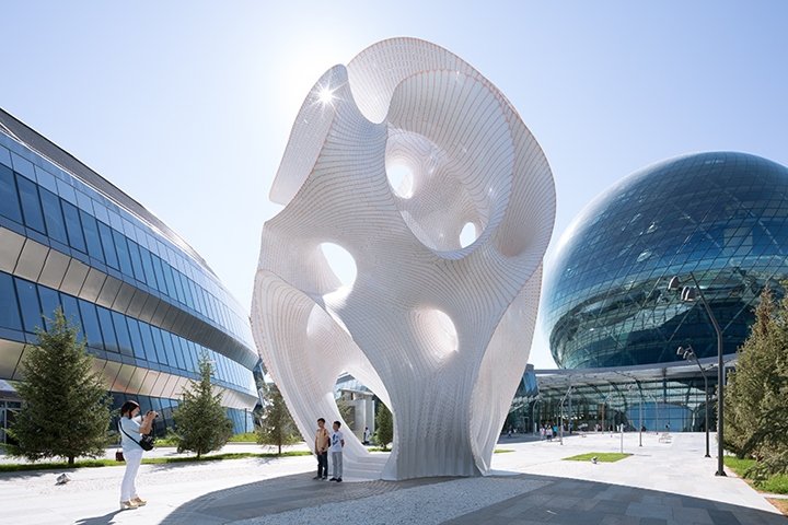 “最低限度 | Maxima”装置由 Marc Fornes 设计，哈萨克斯坦阿斯塔纳