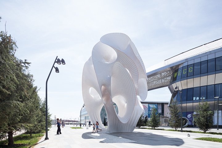 “最低限度 | Maxima”装置由 Marc Fornes 设计，哈萨克斯坦阿斯塔纳