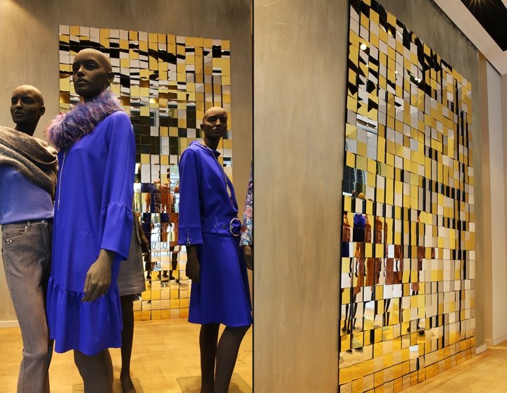 Shimmerwalls 和 Stefanie De Hauwere 为 Caroline Biss 设计的“镜墙”