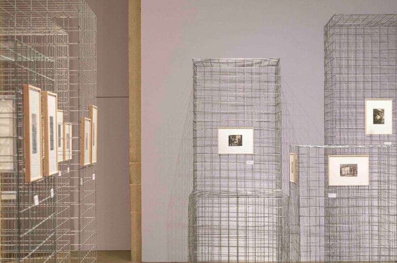 “在烟和雾之间。Sigfrido Koch Bengoechea”展览设计