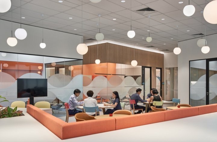 Sivantos 总部由 PLH Arkitekter 和 Geyer Design 设计，新加坡