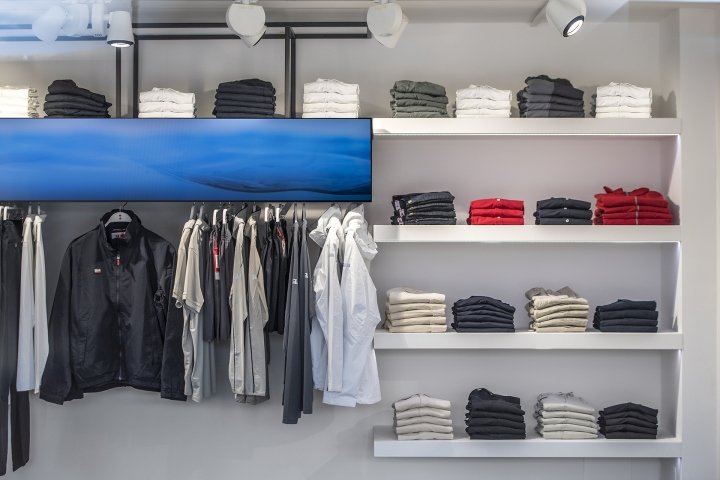 Slam shop by Wea，切尔沃港 – 意大利