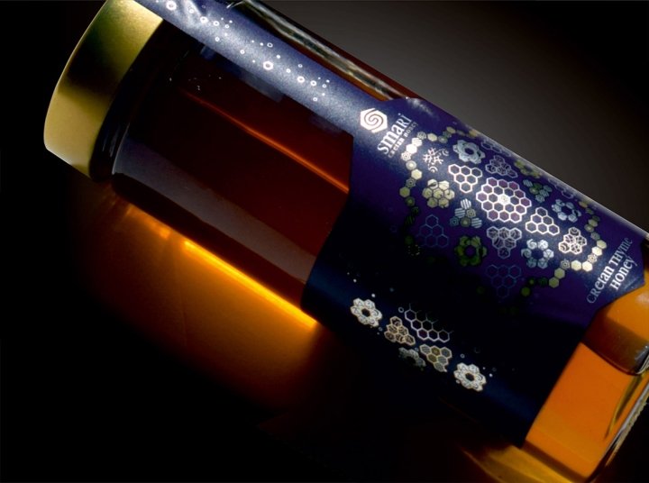 斯马里克里特岛蜂蜜包装由 Leftgraphic 设计