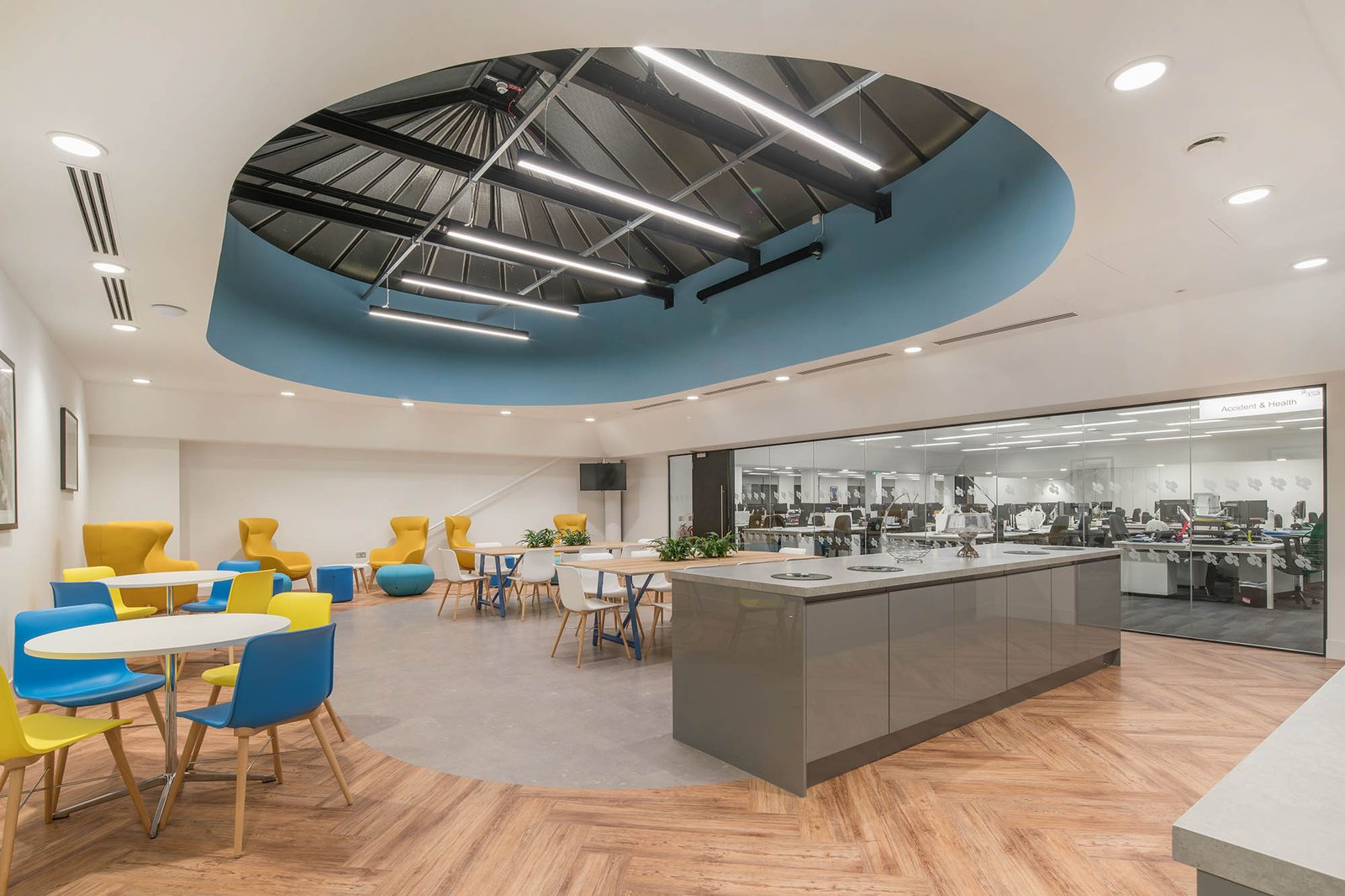 伦敦绘画集团 (London Painting Group) 设计的 Nexus 承销办公室