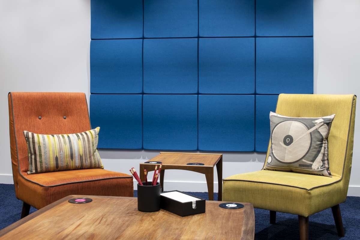 由 Direct Tiling Group 设计的 CAA 办公室 由 Direct Tiling Group 设计的 CAA 办公室