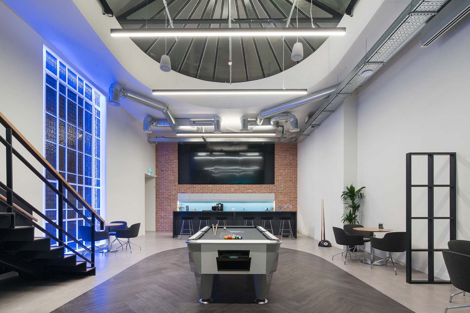 伦敦绘画集团 (London Painting Group) 设计的 Nexus 承销办公室