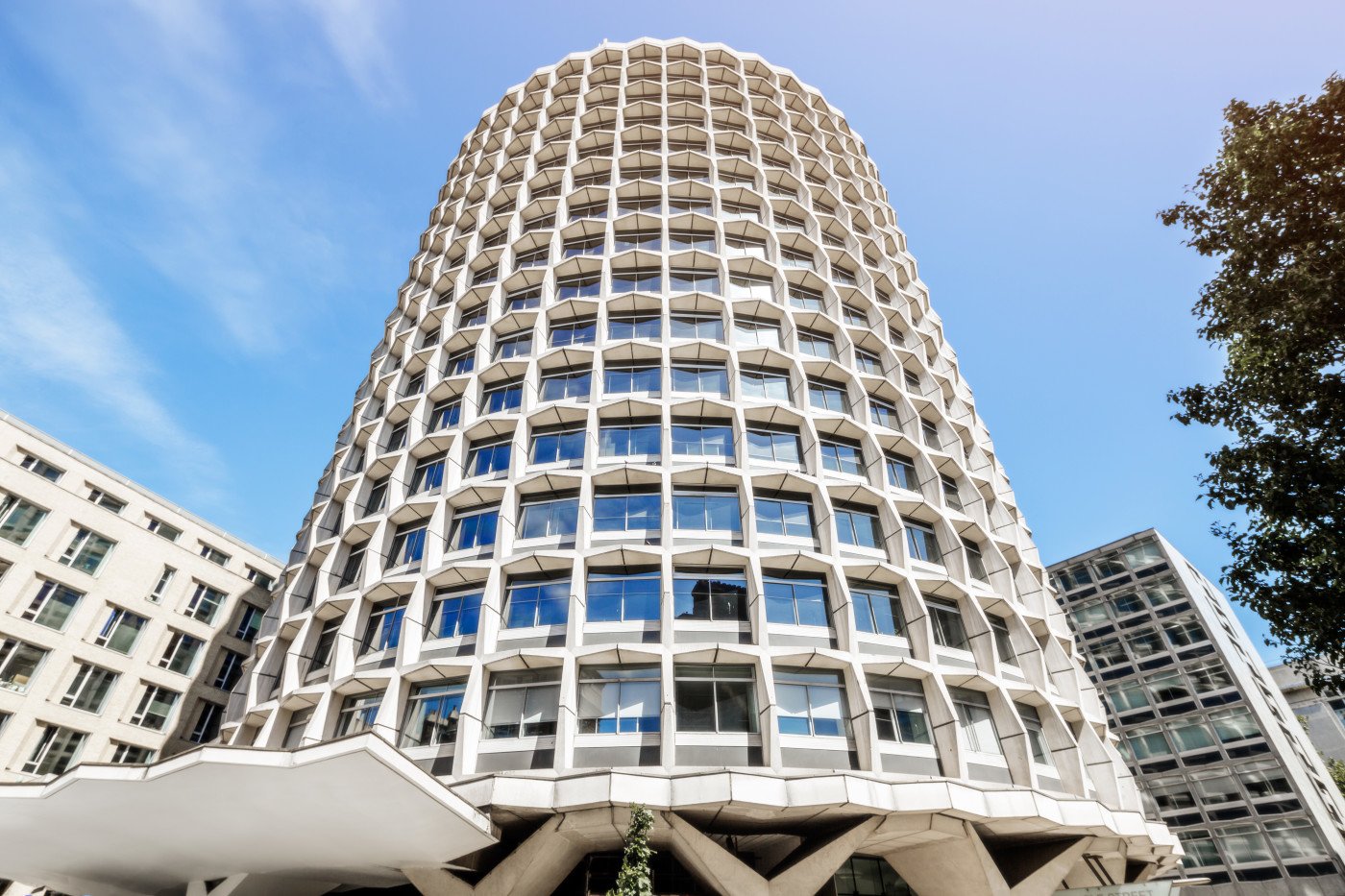 由 Direct Tiling Group 设计的 CAA 办公室 由 Direct Tiling Group 设计的 CAA 办公室