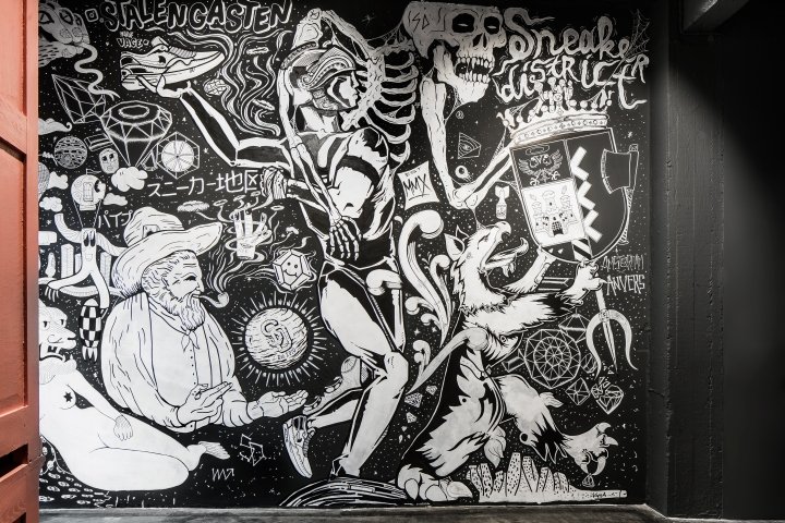 Barde + vanVoltt 的运动鞋区商店,安特卫普 – 比利时 Barde + vanVoltt 的运动鞋区商店,安特卫普 – 比利时