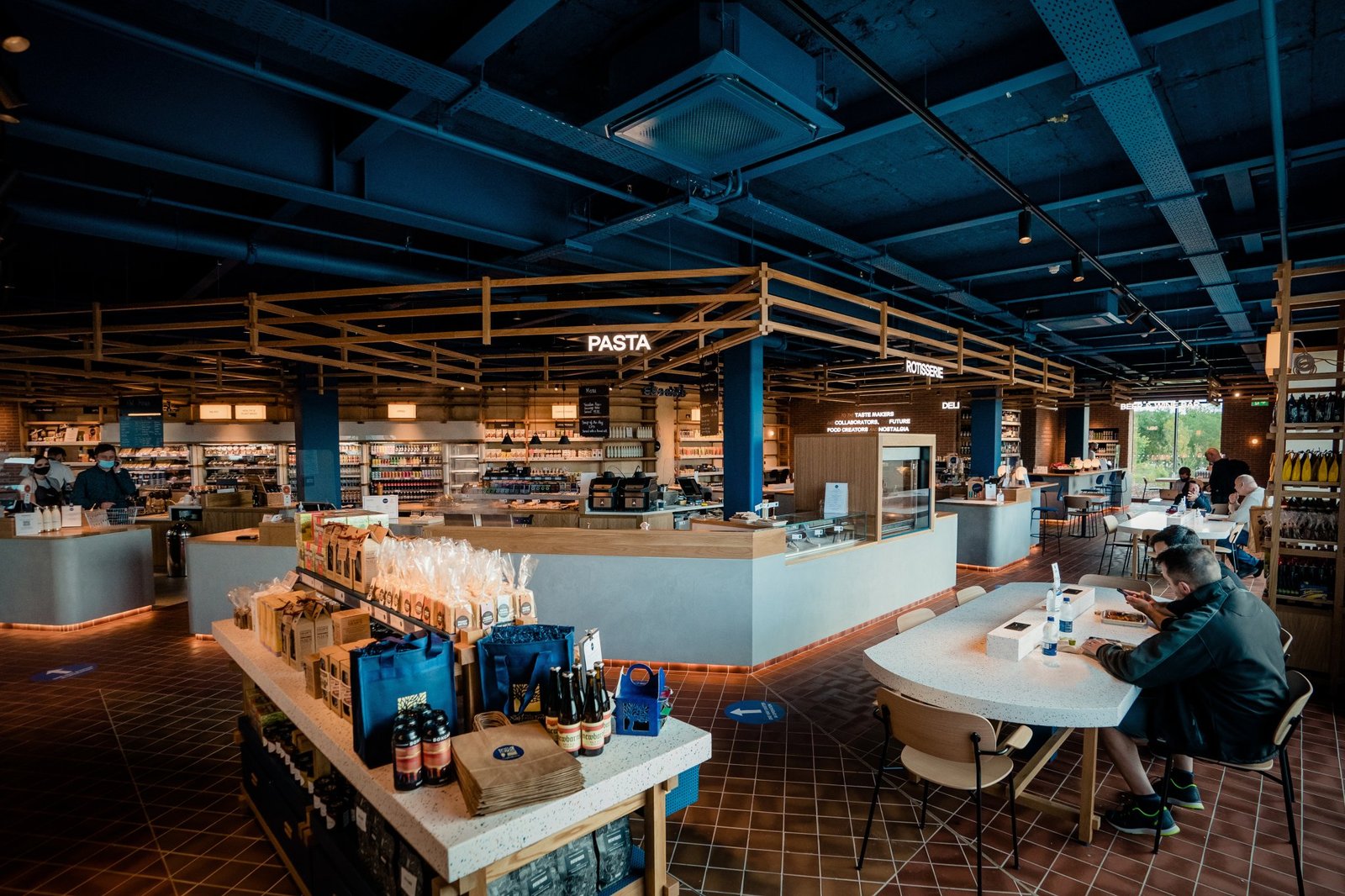 YourStudio 为 Sourced Market 创造改变游戏规则的零售和餐厅空间