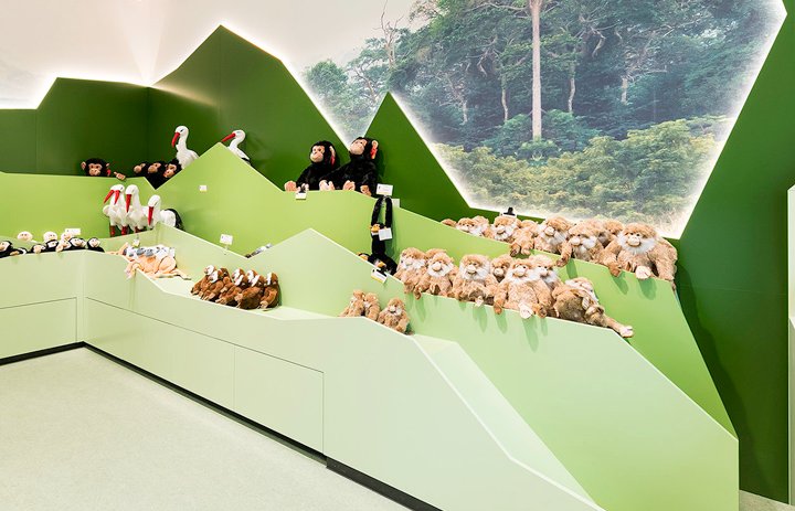 Konrad Knoblauch 的 Affenberg 纪念品店,塞勒姆 – 德国 Konrad Knoblauch 的 Affenberg 纪念品店,塞勒姆 – 德国