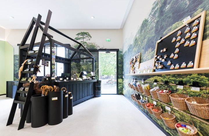 Konrad Knoblauch 的 Affenberg 纪念品店,塞勒姆 – 德国 Konrad Knoblauch 的 Affenberg 纪念品店,塞勒姆 – 德国