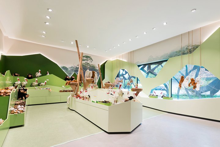 Konrad Knoblauch 的 Affenberg 纪念品店,塞勒姆 – 德国 Konrad Knoblauch 的 Affenberg 纪念品店,塞勒姆 – 德国