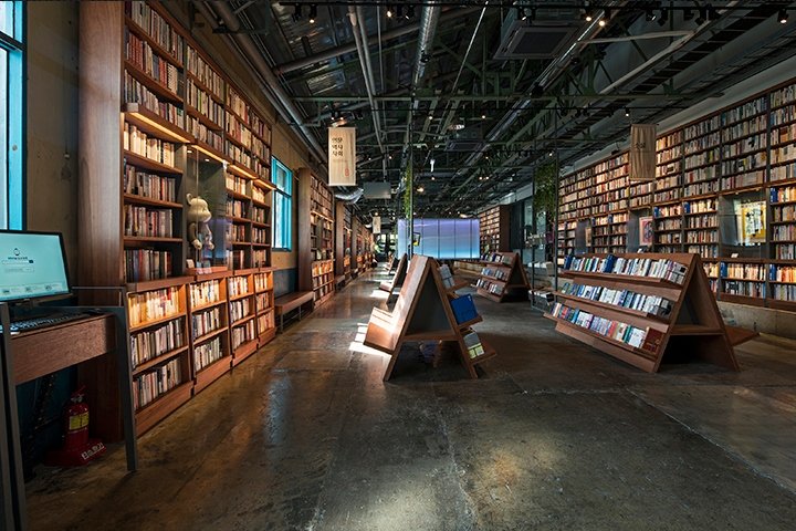 由 Woohyuck Park 和 Yanolja Design LAB 为 Yes24 F1963 设计的空间，韩国釜山