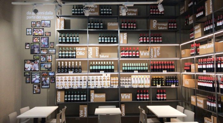 SpazioSanpa 餐厅,由 AFA Arredamenti 设计,米兰 – 意大利 SpazioSanpa 餐厅,由 AFA Arredamenti 设计,米兰 – 意大利