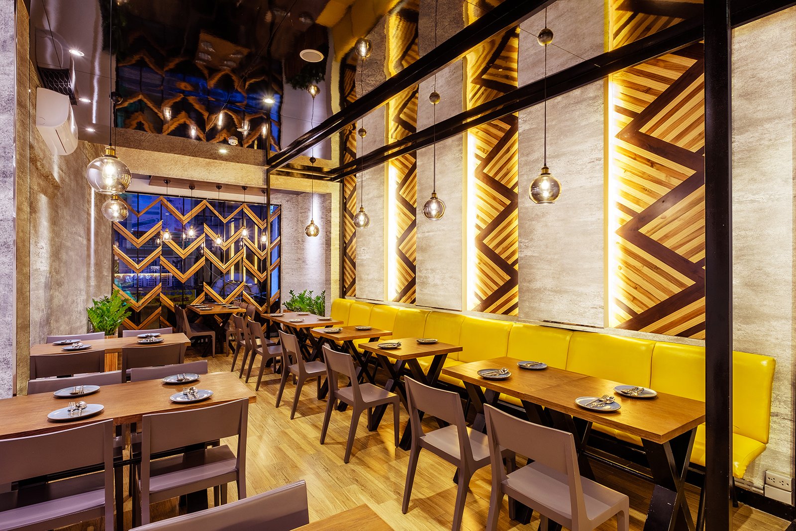 Spice Temple 餐厅，由 Kingsmen Vietnam Co. Ltd 设计，胡志明市 – 越南