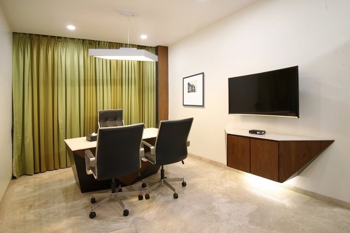 印度孟买 Archrysalis 设计的 Gopani 钢铁电力办公室