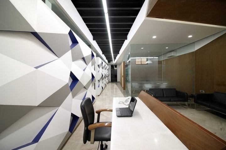 印度孟买 Archrysalis 设计的 Gopani 钢铁电力办公室