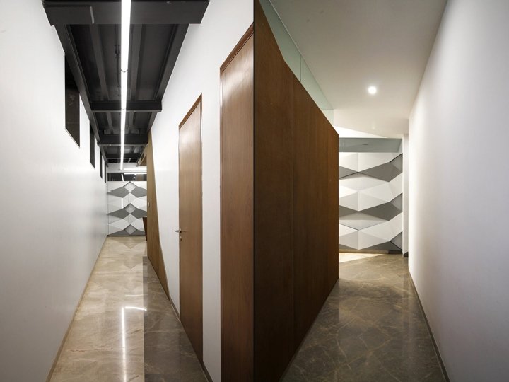 印度孟买 Archrysalis 设计的 Gopani 钢铁电力办公室