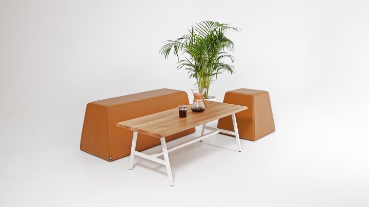 Liqui Group 的史蒂夫凳子和长凳