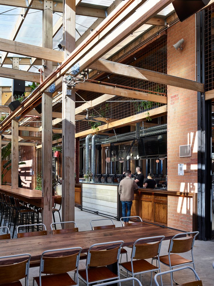 Stomping Ground 啤酒厂由 Y 工作室和 PlaceFormSpace 设计