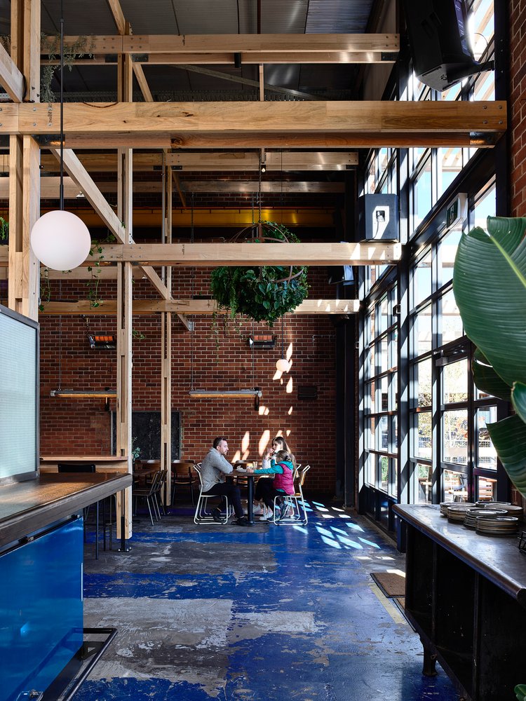 Stomping Ground 啤酒厂由 Y 工作室和 PlaceFormSpace 设计